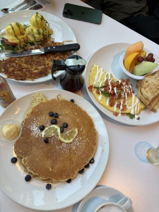 Broken Yolk Cafe