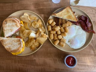 Early Birds - A Breakfast Spot