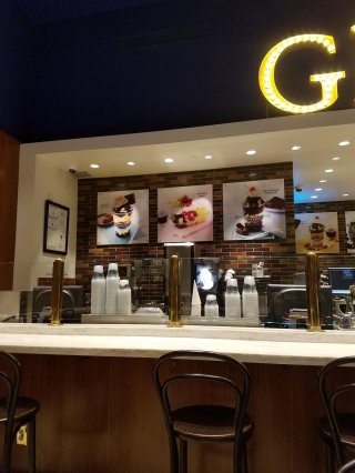 Ghirardelli Ice Cream & Chocolate Shop