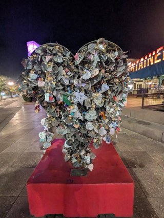 Giant Metal Mantis