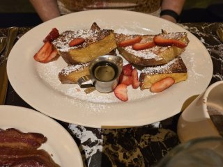 Grand Lux Cafe