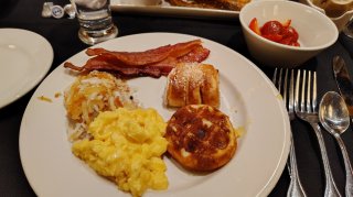 Grand Lux Cafe