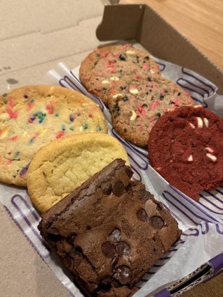 Insomnia Cookies