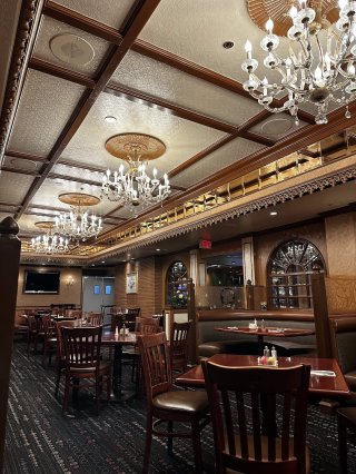 Magnolia's Veranda at Four Queens
