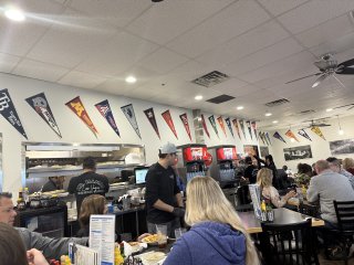 Mr. Mamas Breakfast And Lunch