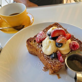 Terrace Pointe Café