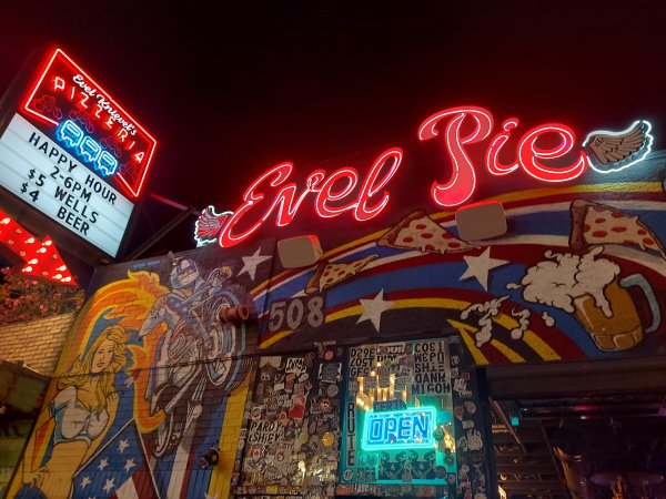 Evel Pie
