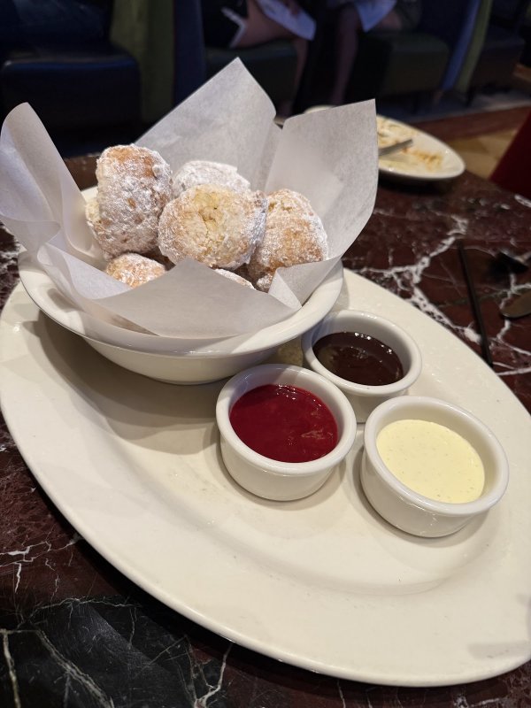 Grand Lux Cafe