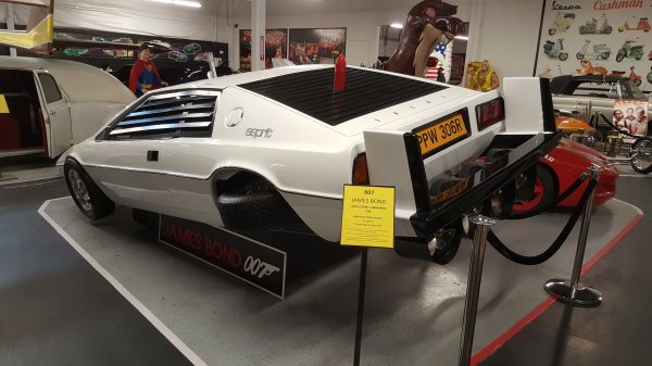 Hollywood Cars Museum & Liberace Garage