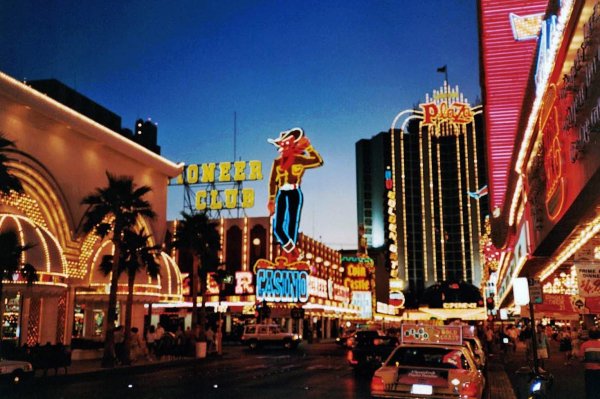 Vegas Vic - Famous Neon Cowboy Sign