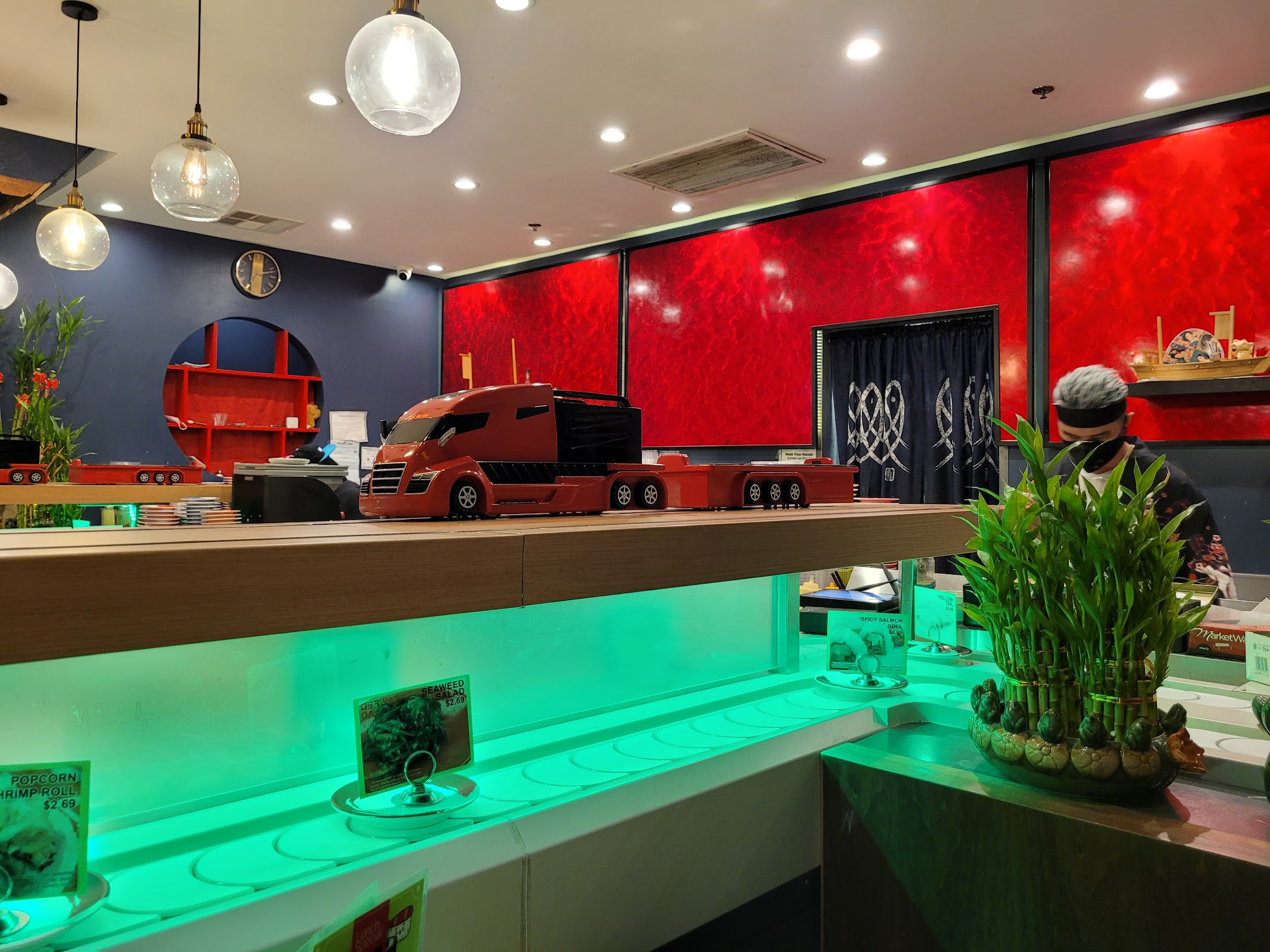 KAIZEN REVOLVING SUSHI