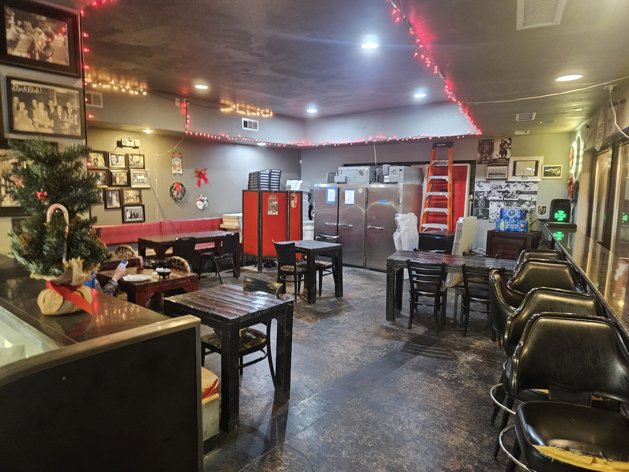 Naked City Pizza Paradise