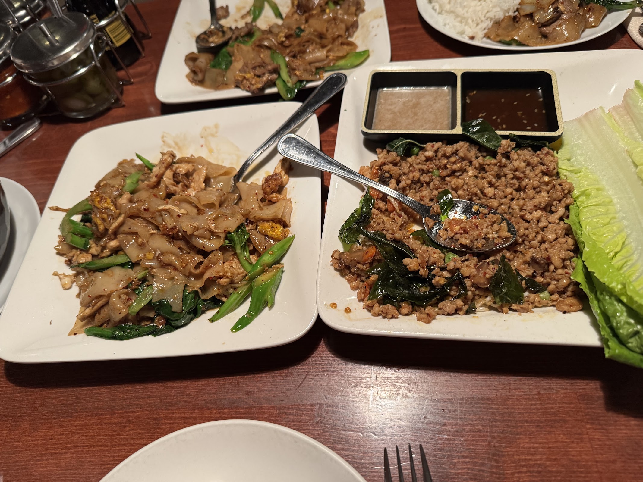 Pin Kaow Thai Restaurant Rainbow